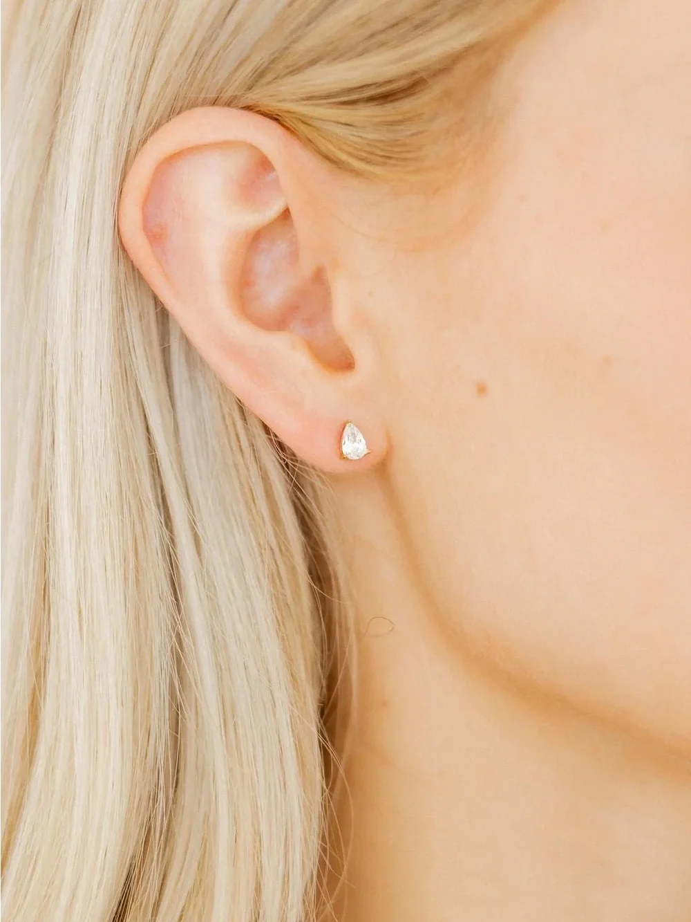 NEW Linny Co Screwback Stud Earrings - Paige Pear